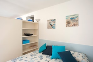 4 chambres, lit parapluie, draps fournis