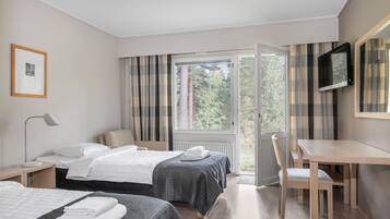 Standard Twin Room | Desk, laptop workspace, free WiFi, bed sheets
