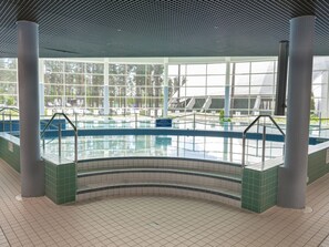 2 albercas techadas y salvavidas en la propiedad