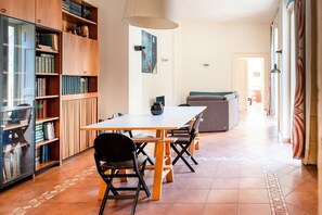 Appartement, 4 chambres | Salle à manger