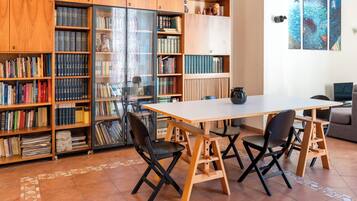 Apartment, 4 Bedrooms | Dining room