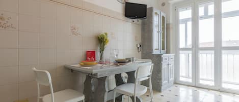Apartment, 1 Bedroom | Private kitchen | Full-size fridge, microwave, oven, stovetop