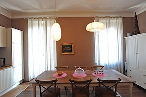 Estudio | Servicio de comidas en la habitación