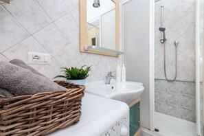 Appartamento, 1 camera da letto | Bagno | Doccia, soffione a pioggia, asciugacapelli, bidet