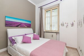 Departamento, 1 habitación | Cunas y ropa de cama 