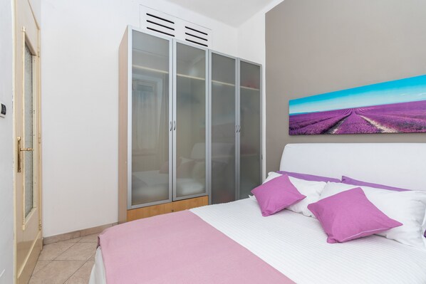 Apartment, 1 Bedroom | Katil bayi/kot (surcaj), cadar katil