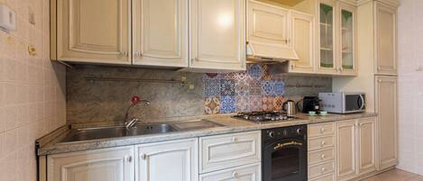 Apartment, 1 Bedroom | Private kitchen | Full-size fridge, microwave, oven, stovetop