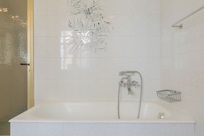Apartment, 1 Bedroom | Bathroom