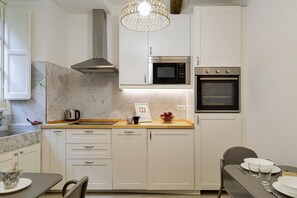 Apartment, 2 Bedrooms | Private kitchen