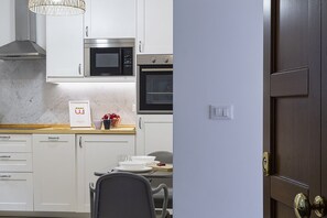 Apartment, 2 Schlafzimmer | Eigene Küche | Großer Kühlschrank, Mikrowelle, Ofen, Herdplatte