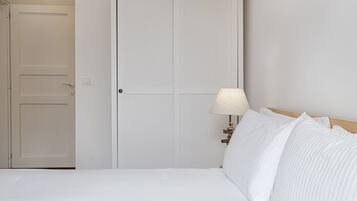 Apartment, 2 Bedrooms | 2 bedrooms, free WiFi, bed sheets