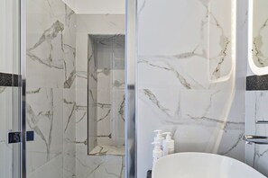 Apartment, 2 Schlafzimmer | Badezimmer | Dusche, Regendusche, Haartrockner, Bidet