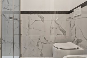 Apartment, 2 Schlafzimmer | Badezimmer | Dusche, Regendusche, Haartrockner, Bidet