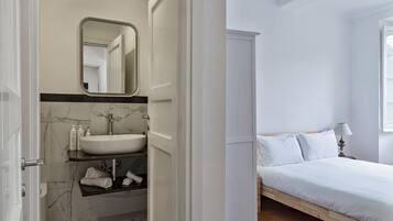 Apartment, 2 Bedrooms | 2 bedrooms, free WiFi, bed sheets