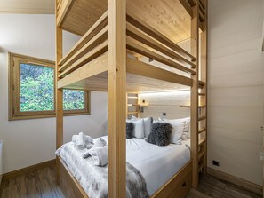 3 bedrooms, free WiFi, bed sheets