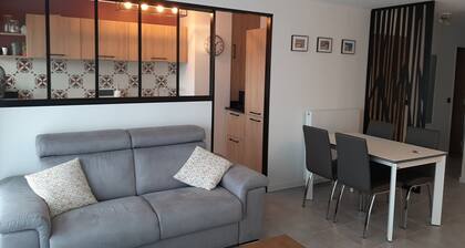 Stilvolle 3-Zimmer-Wohnung, 10 Min. zu Fuß zum Zentrum, mit Balkon und privatem Parkplatz