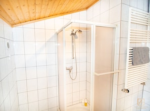 Apartment | Dusche im Bad