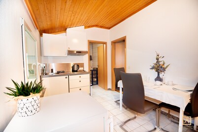 Cozy 1 BR Apartment Free Prkg 130m Away