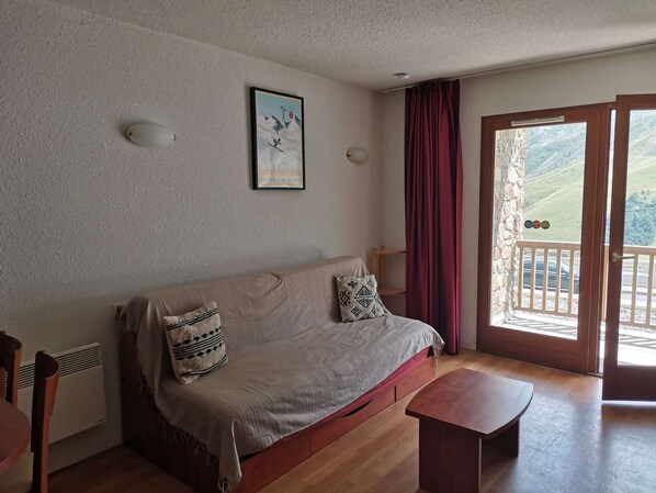 TV - Charming 1-BR Apartment for 4 with Pool, Fitness Room and Covered Parking (La Mongie)