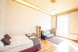 1 chambre, fer et planche Ă repasser, Wi-Fi gratuit, draps fournis