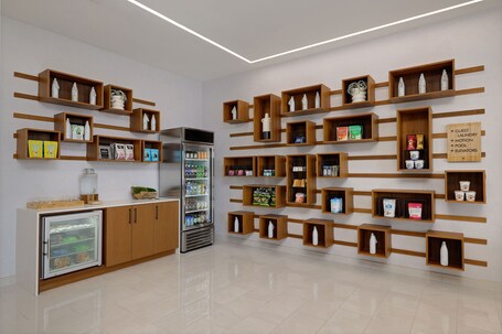 Element New York Wood Ridge - Image 32
