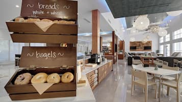 Café da manhã com buffet grátis todos os dias