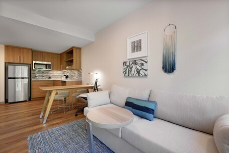 Element New York Wood Ridge - Image 35