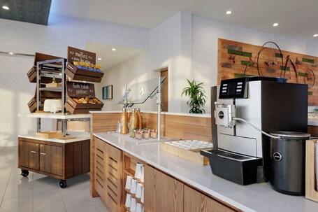 Element New York Wood Ridge - Image 40