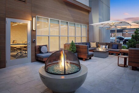 Element New York Wood Ridge - Image 2