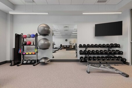 Element New York Wood Ridge - Image 19