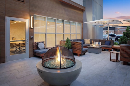 Element New York Wood Ridge