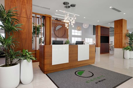 Element New York Wood Ridge - Image 7