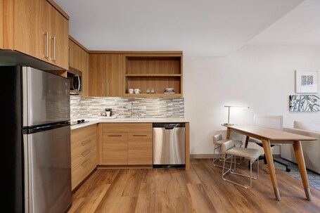 Element New York Wood Ridge - Image 41