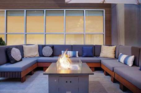Element New York Wood Ridge - Image 34