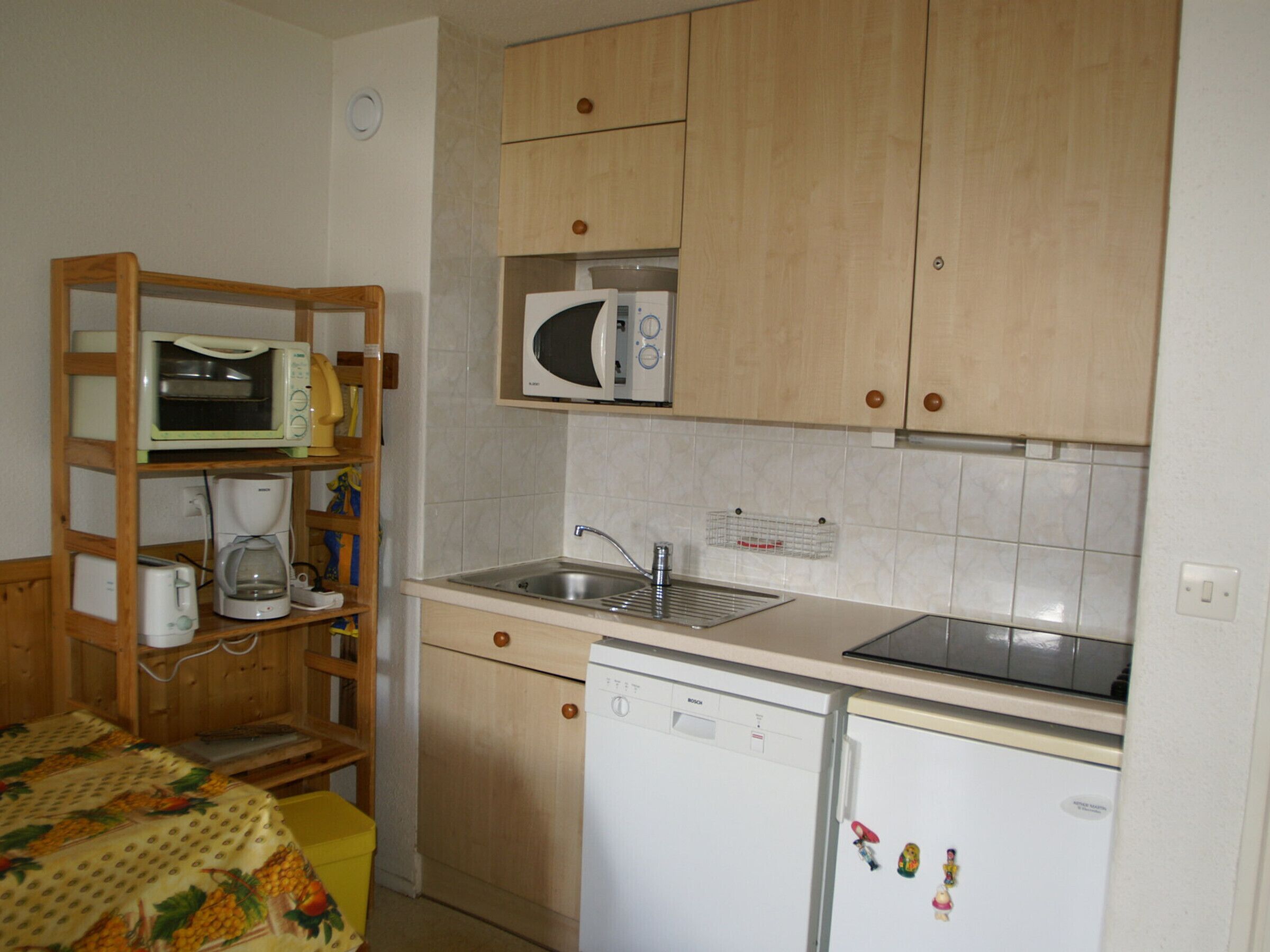 雪櫃、微波爐、洗碗機