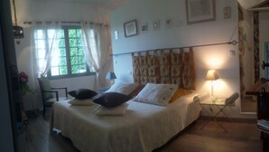 Double Room (L’en Verre Déco T) - Château de Roquebère Chambres d'hôtes (Condom)