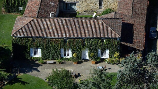 Front of property - Château de Roquebère Chambres d'hôtes (Condom)