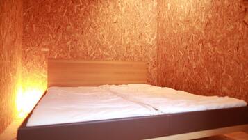 4 makuuhuonetta, työpöytä, ilmainen Wi-Fi, vuodevaatteet