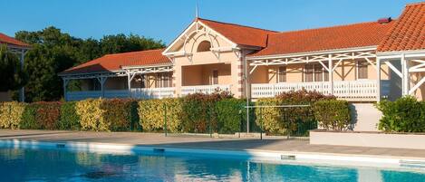 Piscine extérieure, piscine chauffée