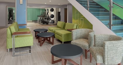 Holiday Inn Express & Suites Woodside LaGuardia Airport by IHG