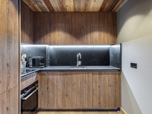 Fridge, microwave, oven, stovetop - New apartment in Méribel with parking, for 6 people (Méribel)