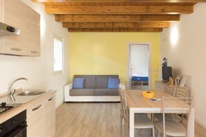 Fridge, oven, stovetop, coffee/tea maker - Residenze Lariane apartment Fiordaliso (Colico Piano)