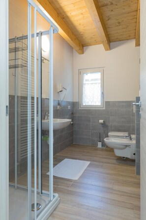 Bathroom - Residenze Lariane apartment Fiordaliso (Colico Piano)
