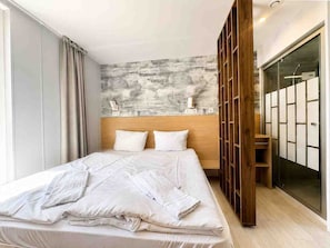 2 bedrooms, WiFi (free), bed sheets
