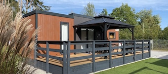 High-quality mobile home on the lake (WA 106)