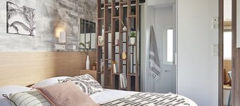 High-quality mobile home on the lake (WA 106)