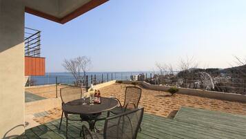 Quarto (Bed Type or Korean Ondol Type) | Terraço/pátio