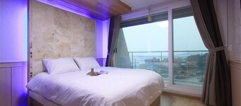 Blue Road Town Pension-Crystal