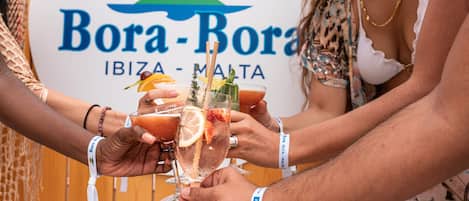 Bar al costat de la piscina