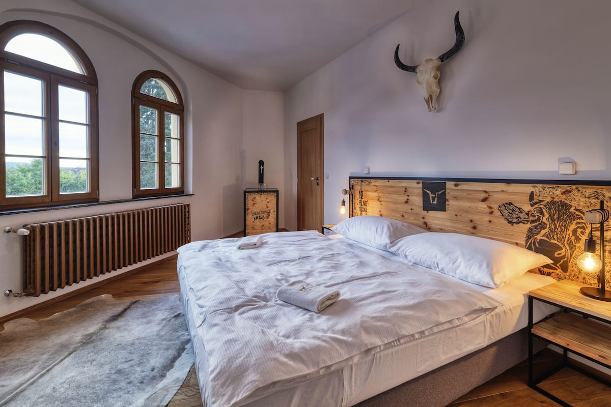Articles gratuits dans le mini-bar, bureau, Wi-Fi gratuit, draps fournis